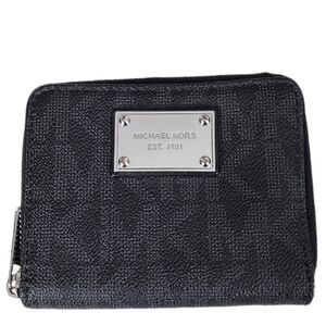 🖤 Michael Kors MK Black Logo Signature Jet Set Medium Zip Around Square Wallet